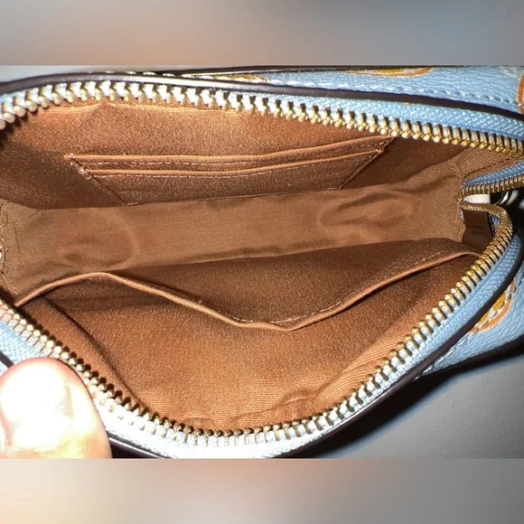 Coach purse - Picture 4 of 5